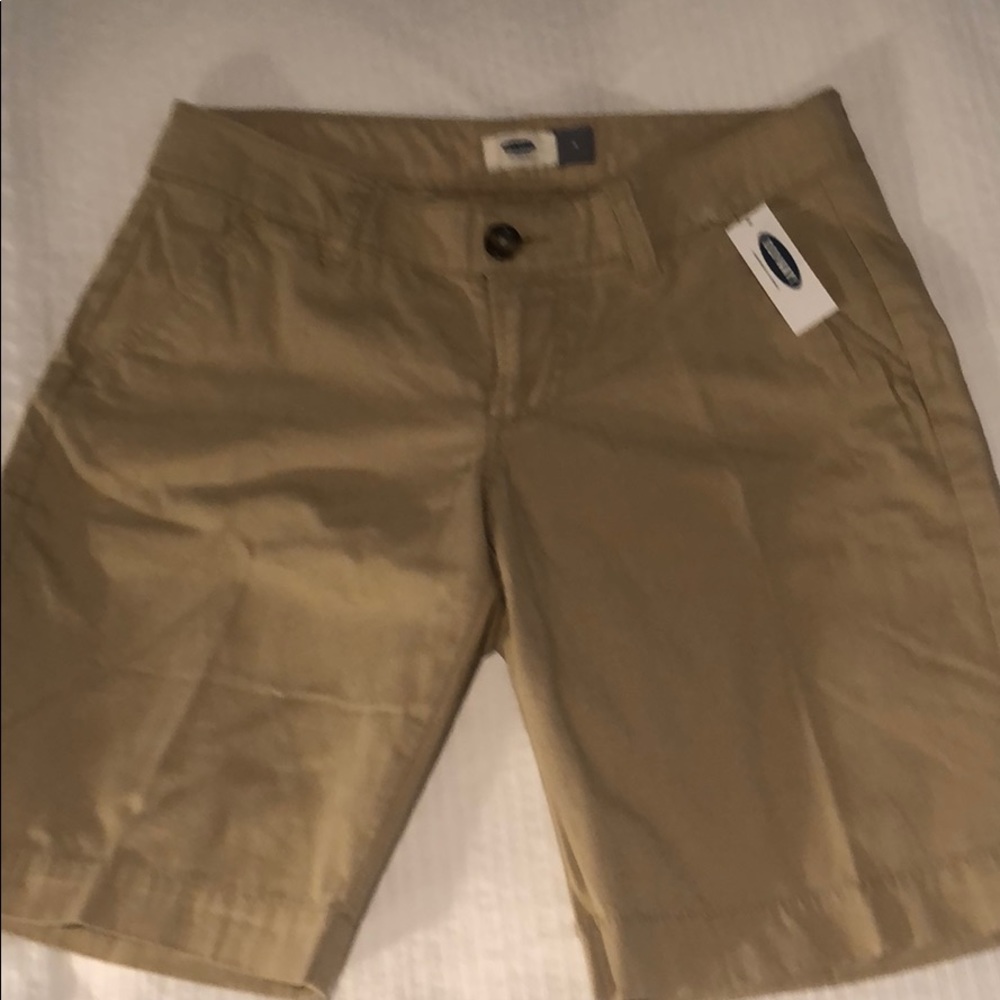 OLD NAVY TAN BERMUDA SHORTS - size 4